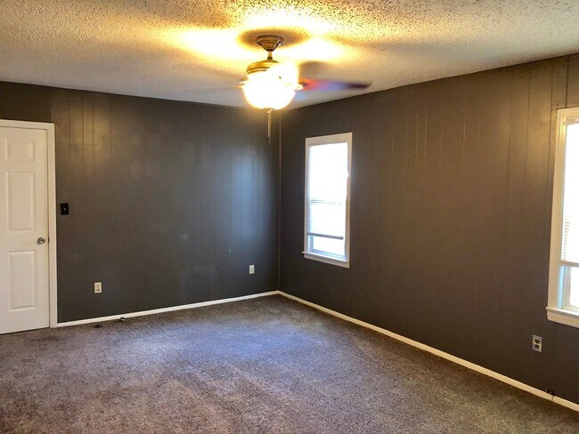 Foto del edificio - Charming Three Bedroom near TTU - July 2025!