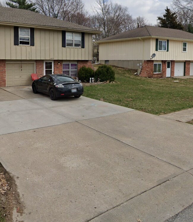 Front - 16713 Bel Ray Blvd