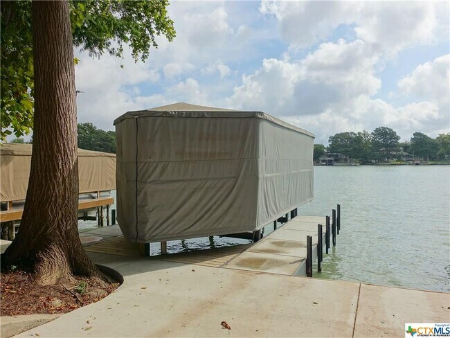 Foto del edificio - 904 Lakeview Trail