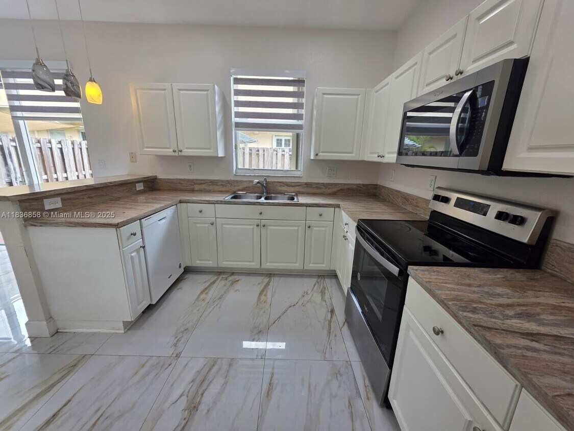 Foto principal - 12822 SW 135th St