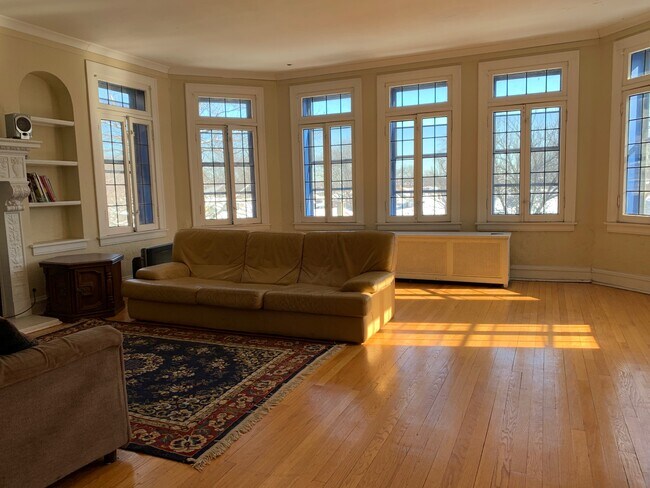 Foto del edificio - 6130 N Rockwell St