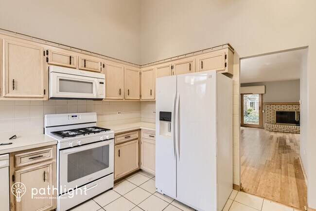 Building Photo - 17221 Lakebrook Drive