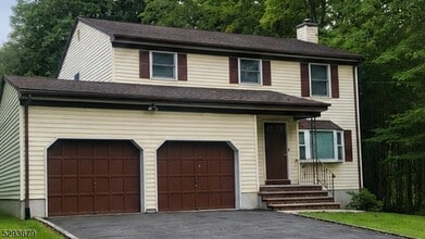 Building Photo - 4 Deerfield Rd