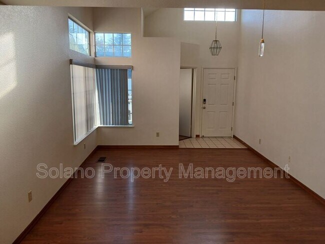 Foto del edificio - 318 Ridgecrest Cir