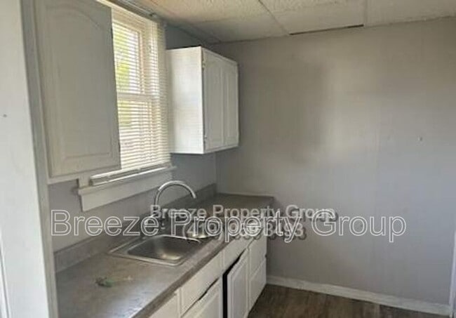 Building Photo - 517 E Vine St