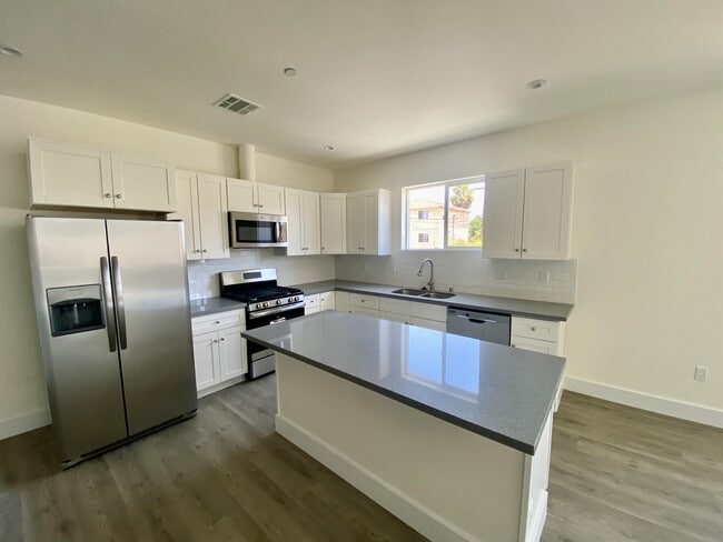 Building Photo - 4557 Pickford St
