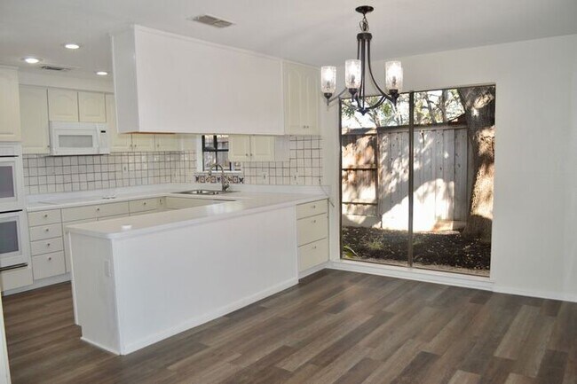 Foto del edificio - Charming 3 bed 2 bath home in Castle Hills