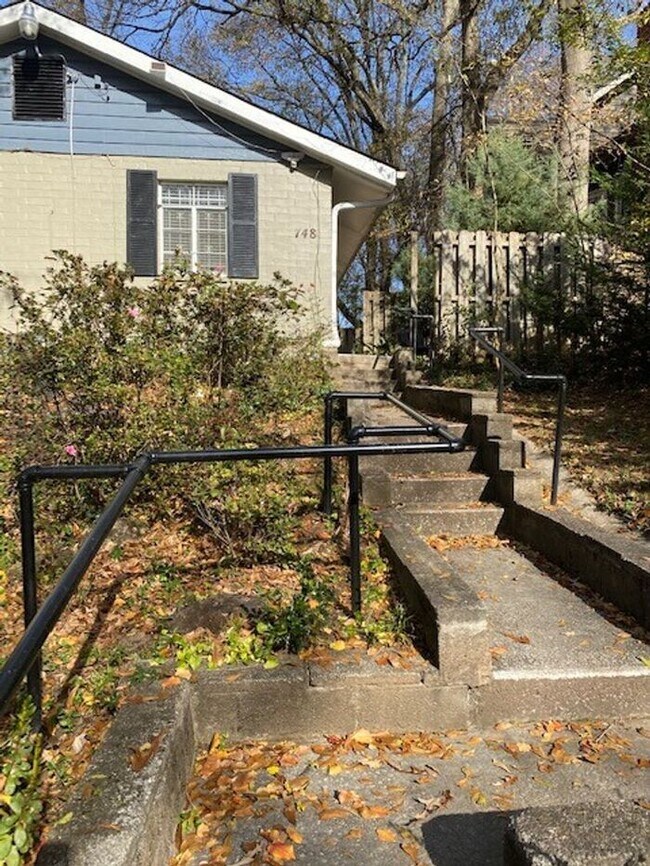 Building Photo - Classic 1 Bedroom in Virginia Highlands!