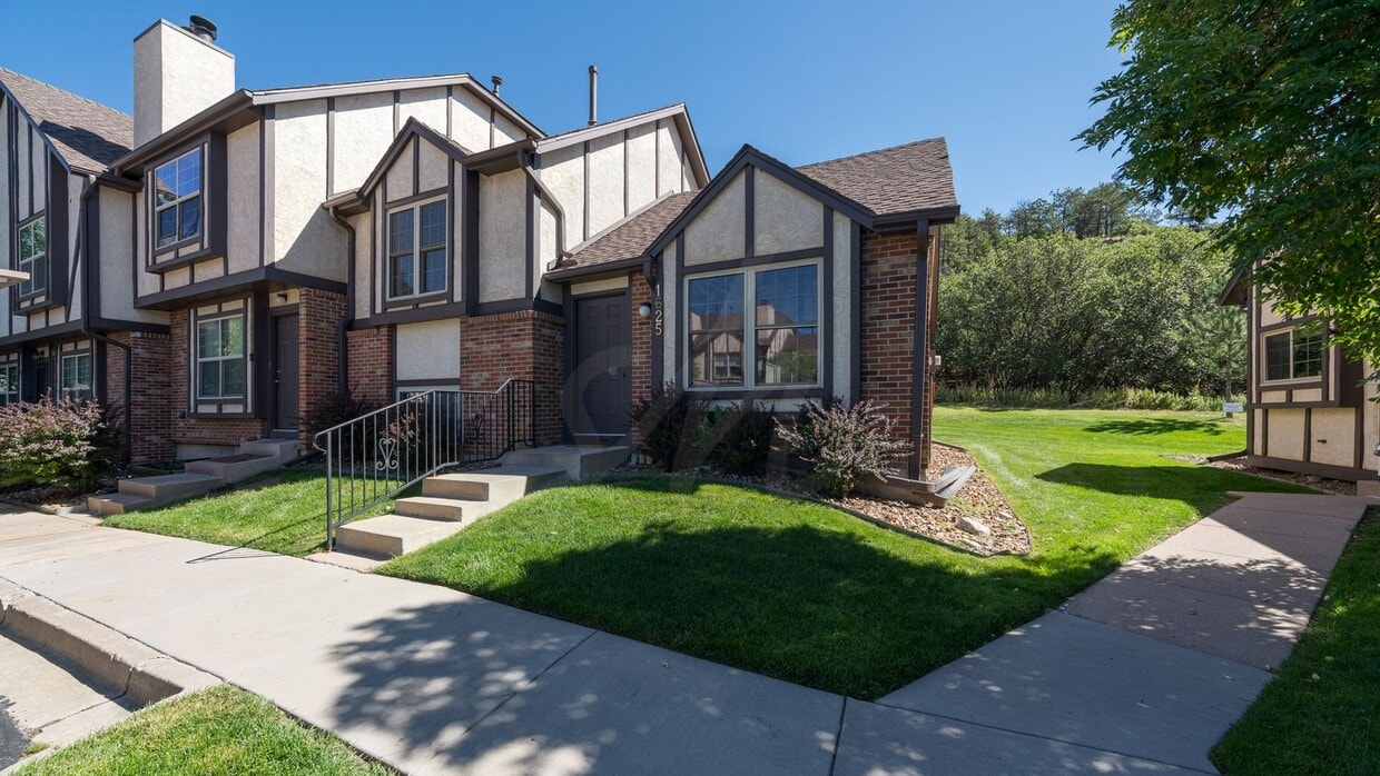 End unit 3 bedroom townhome near Ute Valle... - End unit 3 bedroom townhome near Ute Valle...