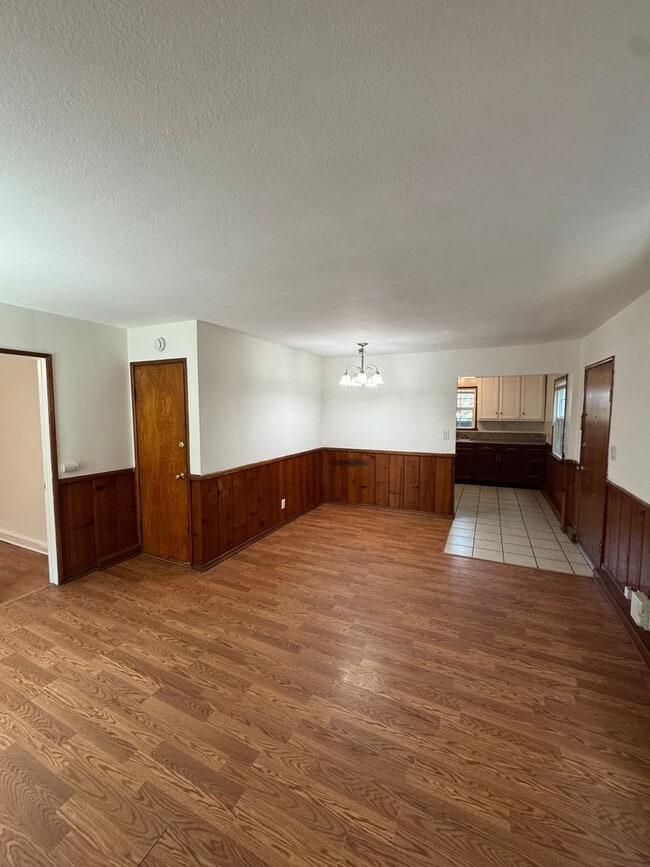 Foto del edificio - 2636 E Wall St