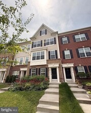 Building Photo - 3616 Summer House St