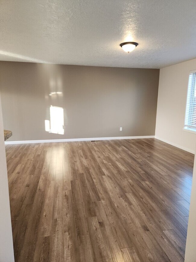 Foto del edificio - 3-bedroom 2.5 bath House