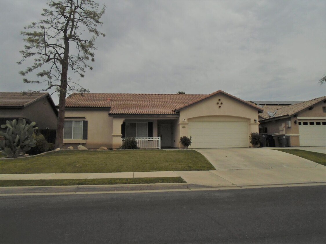 Foto principal - NORTHWEST BEAUTY- 4 BEDROOM !!! REDUCED $1...