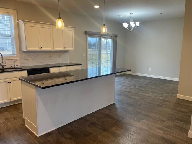 Foto del edificio - 544 Tiffany Ln