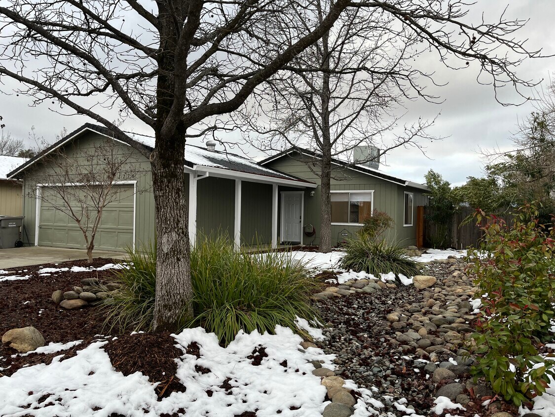 1276 Pershing St, Redding, CA 96003 House for Rent in Redding, CA
