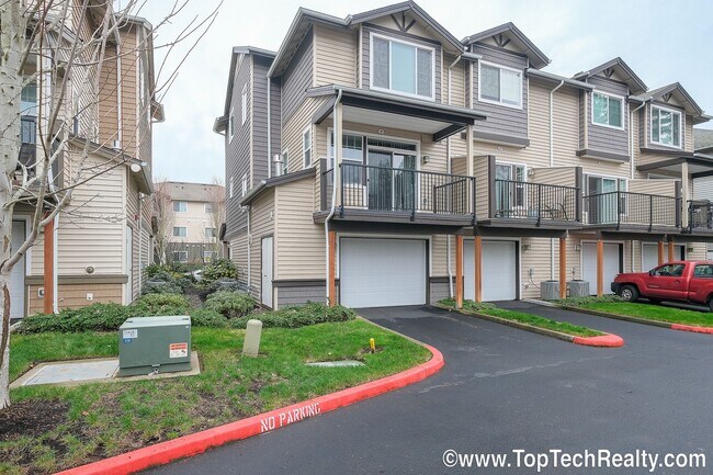 Building Photo - Gorgeous 3 Bedrm+Loft | 3.5 Bath End Unit Townhouse with upgrades | *Hardwood*Granite* |Bedrm wit...