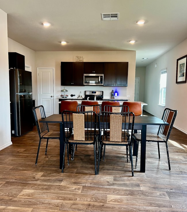 Building Photo - Gorgeous 4 Bedroom New Build in St. Hedwig!