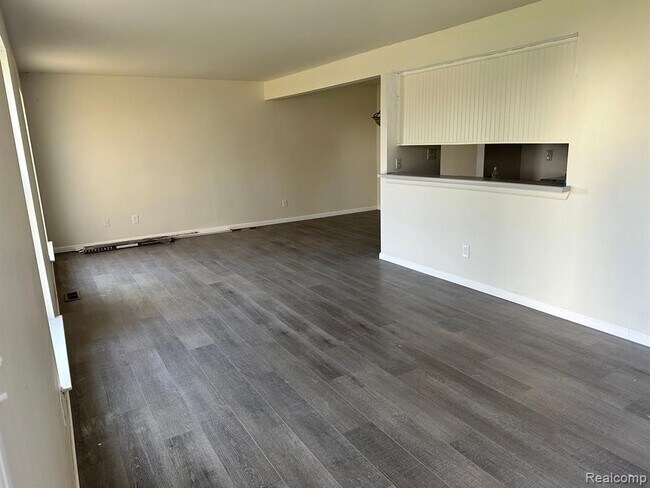 Building Photo - 35522 Townley Dr