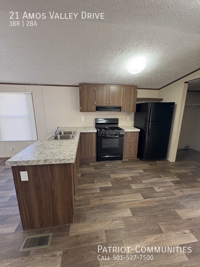 Foto del edificio - 21 Amos Valley Dr