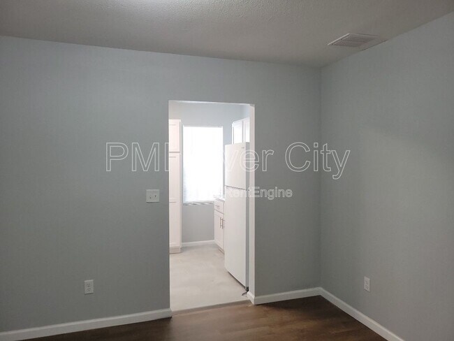 Foto del edificio - 1356 River Hills Cir E