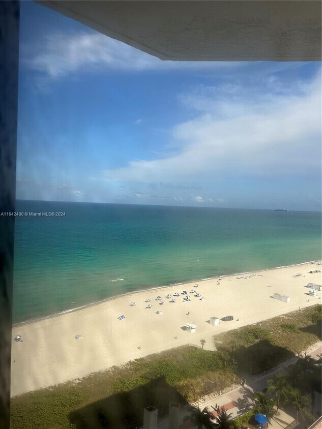Primary Photo - 6061 Collins Ave