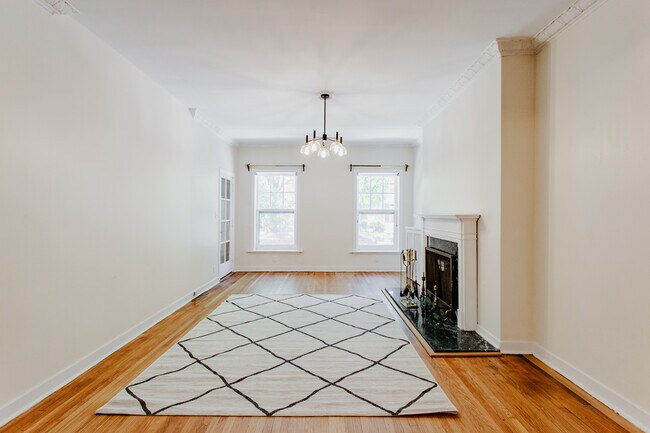 Dormitorio - 5131 S Blackstone Ave