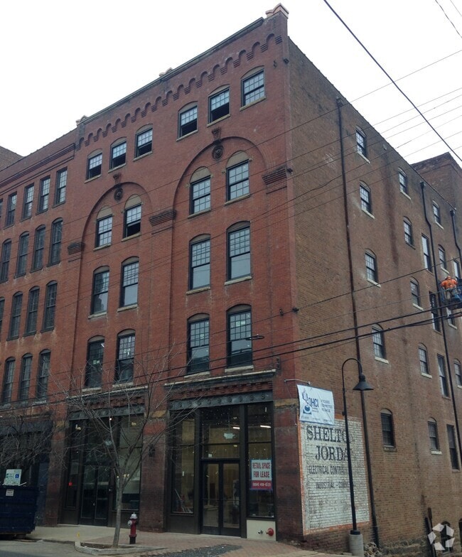 Building Photo - River Lofts West