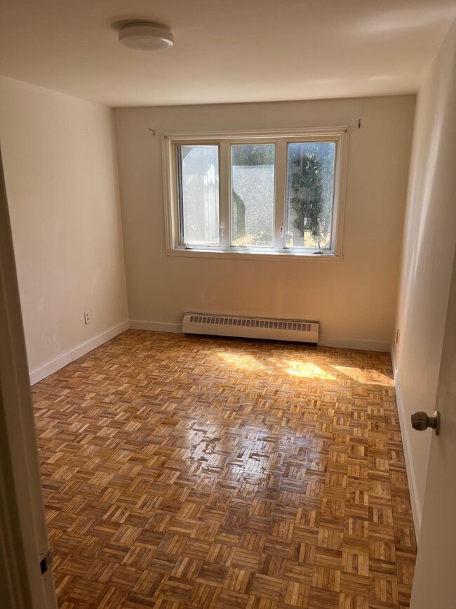 Building Photo - 110 Rue Turenne