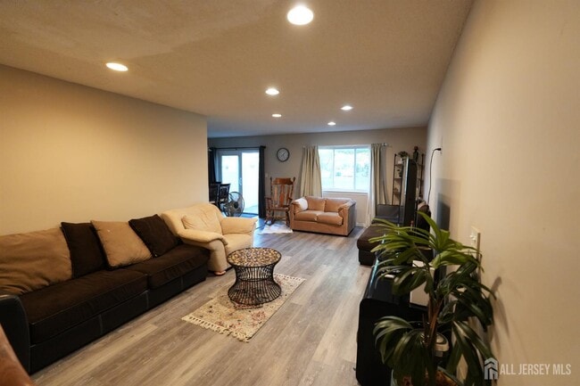 Building Photo - 151 Tennyson Dr