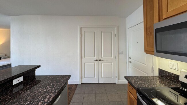 Building Photo - 10982 Roebling Ave