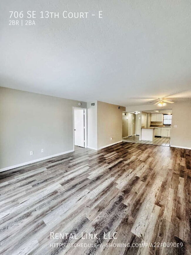 Building Photo - 706 SE 13th Ct