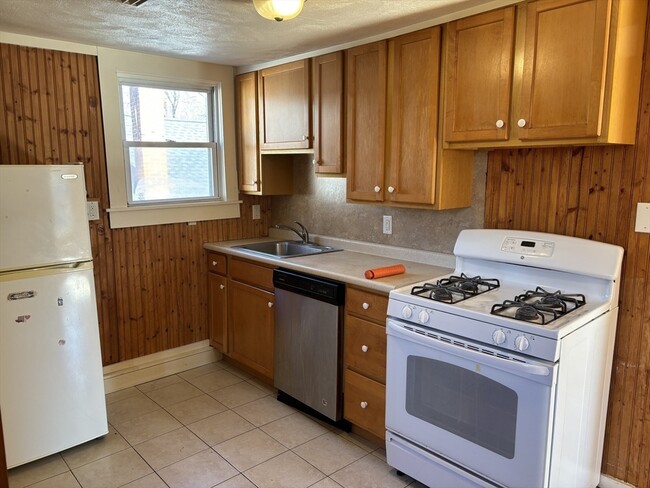 26 Fisher St Unit B, North Attleborough, MA 02760 - Room for Rent in ...