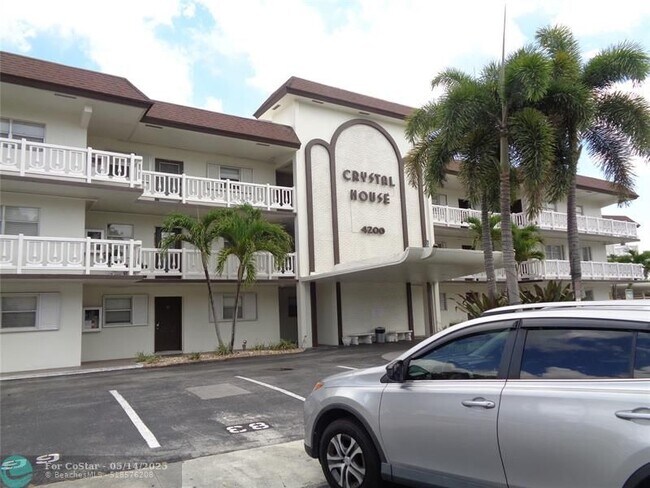 Foto del edificio - 4200 Crystal Lake Dr