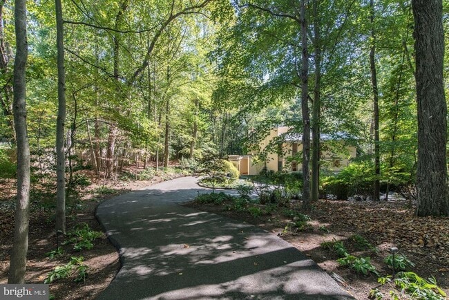 Building Photo - 1325 Darnall Dr
