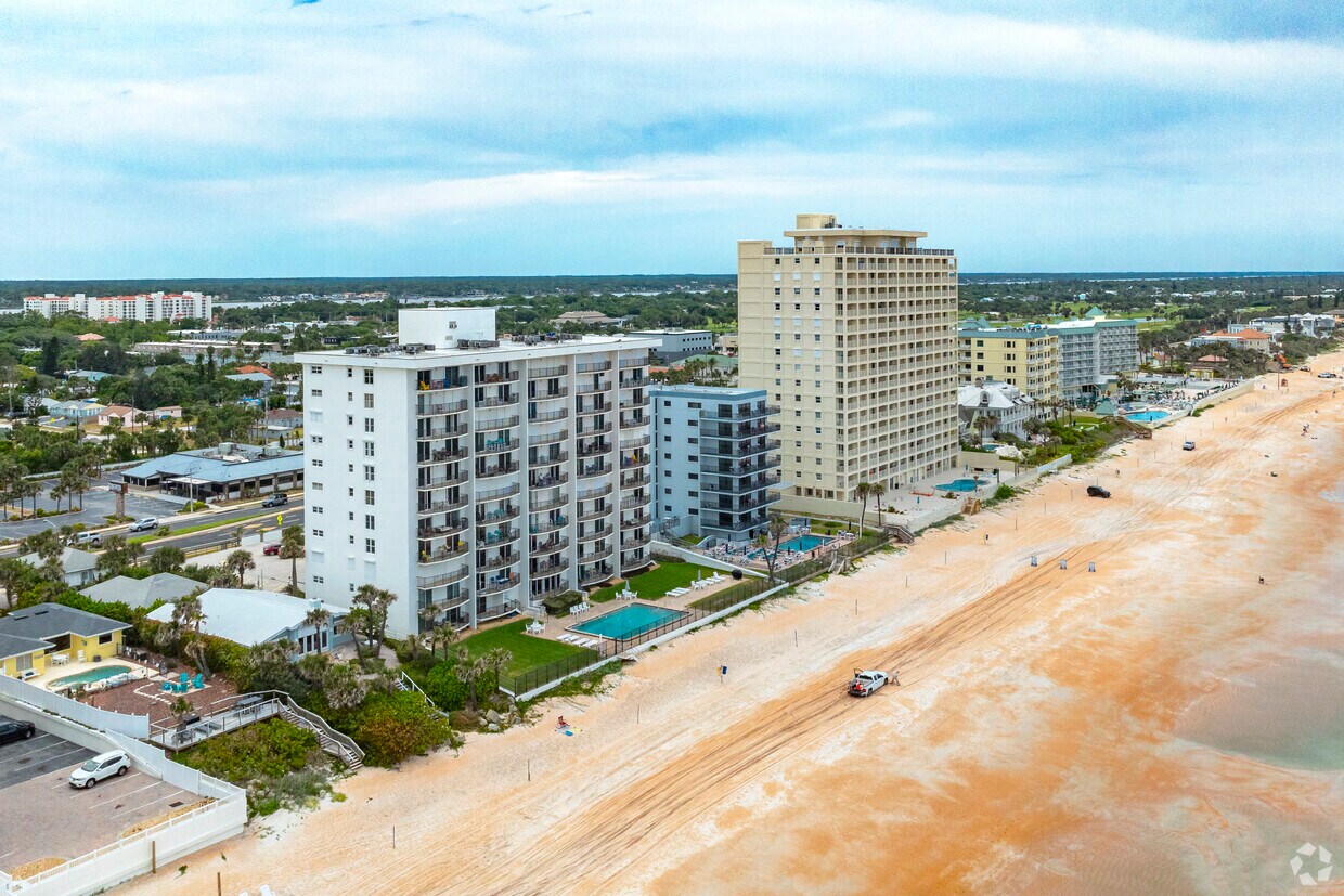 Contexto - The Atlantis Condominium