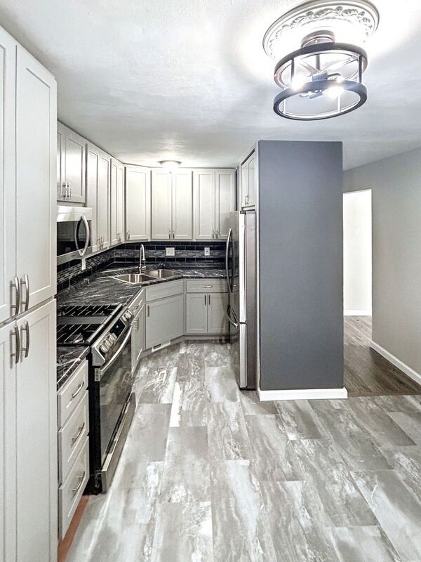 Building Photo - 5575 Winchelsea Dr