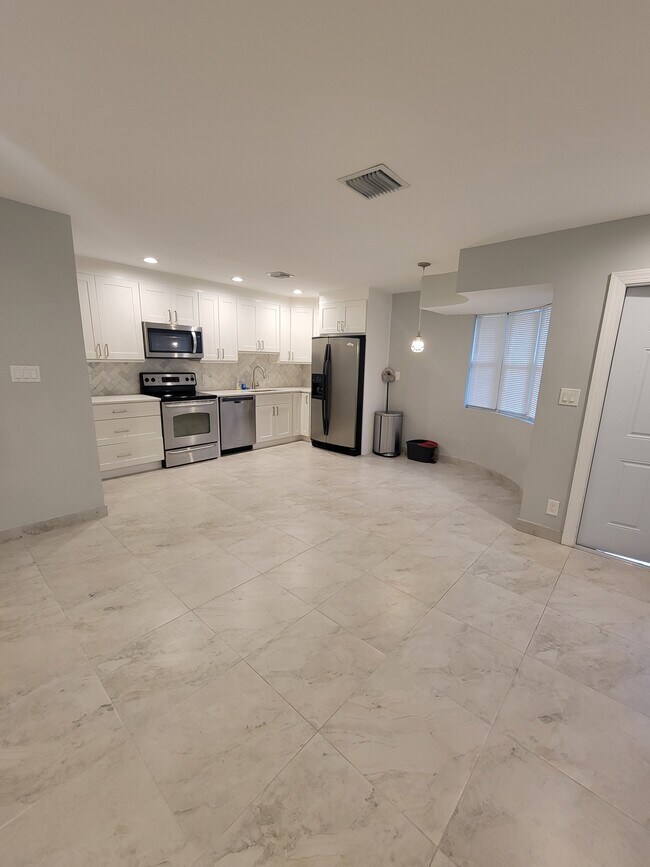 Foto del edificio - 5921 NE 18th Ave