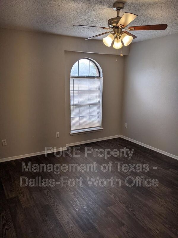 Building Photo - 940 Southmoor Dr