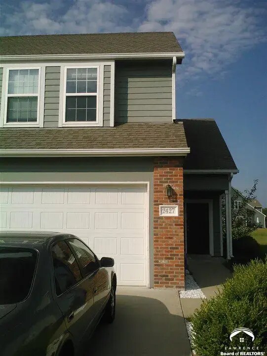 Frente - 2427 Surrey Dr