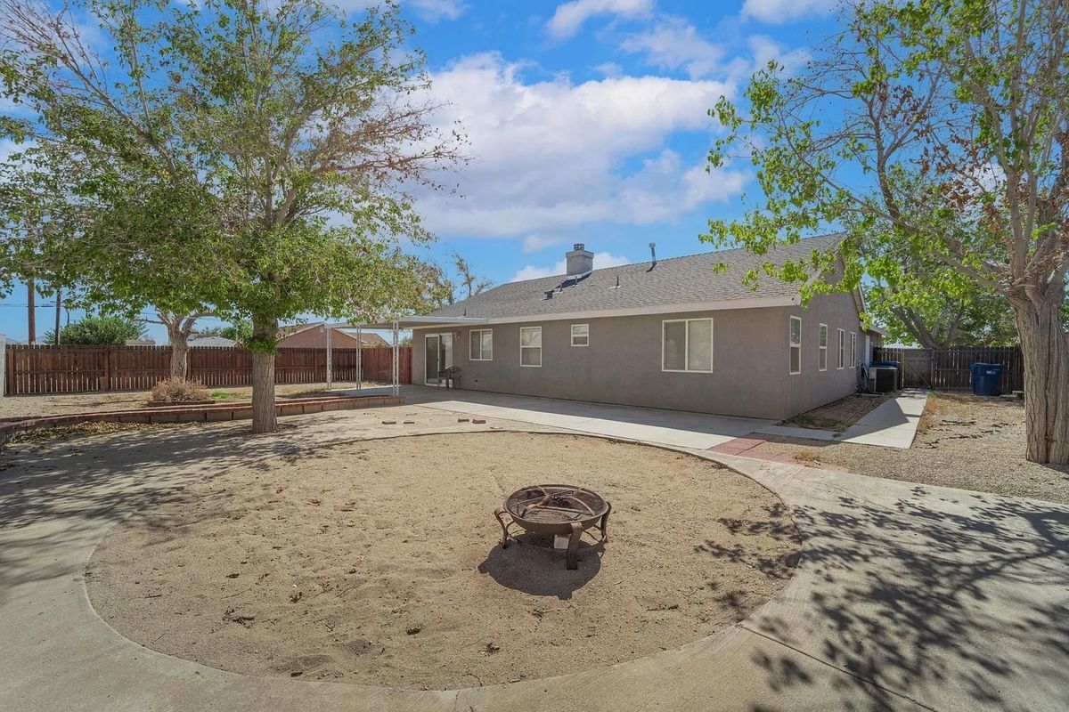 Foto del edificio - 8497 Tamarack Ave
