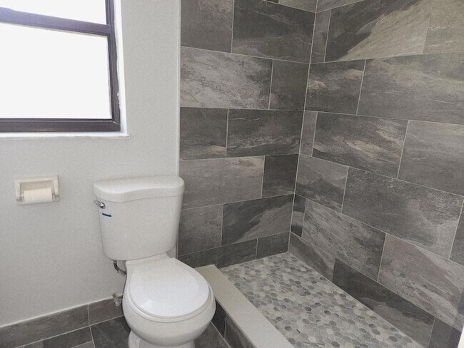 Foto del edificio - 2050 Oleander Blvd