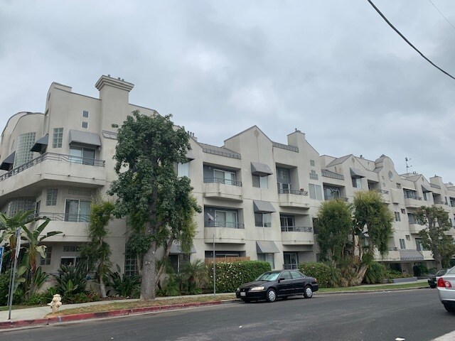Foto del edificio - 14859 Moorpark St