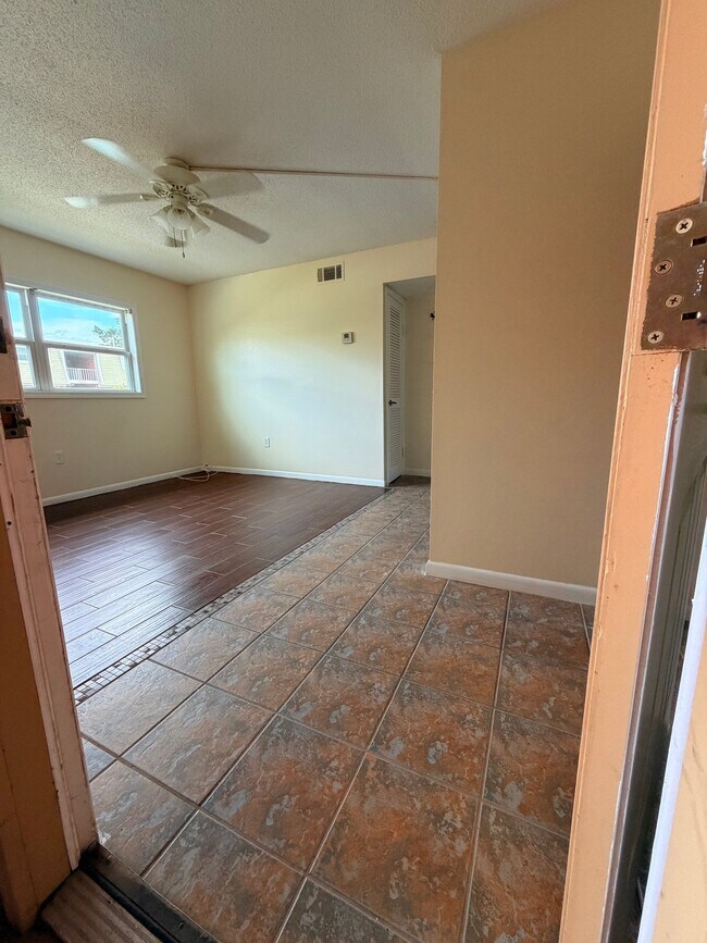 Building Photo - 13214 Bunn Cir