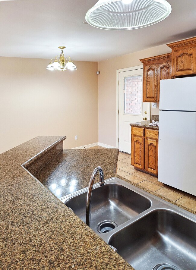 Foto del edificio - 1402 W Kiwi Ave