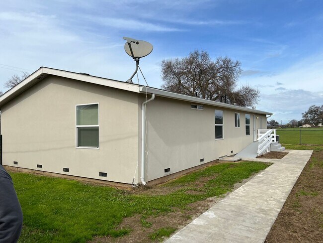 Foto del edificio - REDUCED RENT - 23714 N Bruella Rd. Acampo, CA