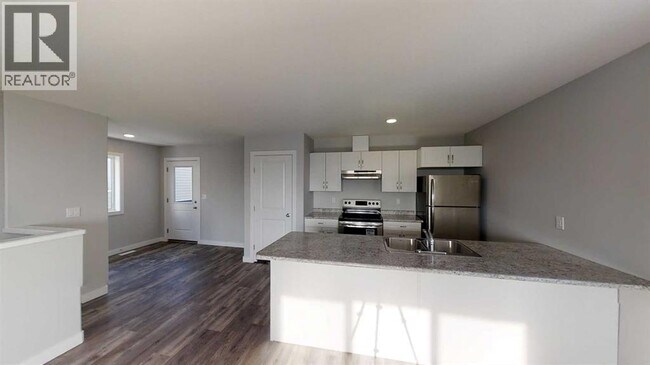 Photo du bâtiment - 9521-9113 113 Ave