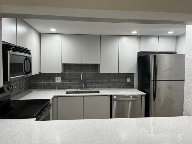 Building Photo - 9441 Live Oak Pl