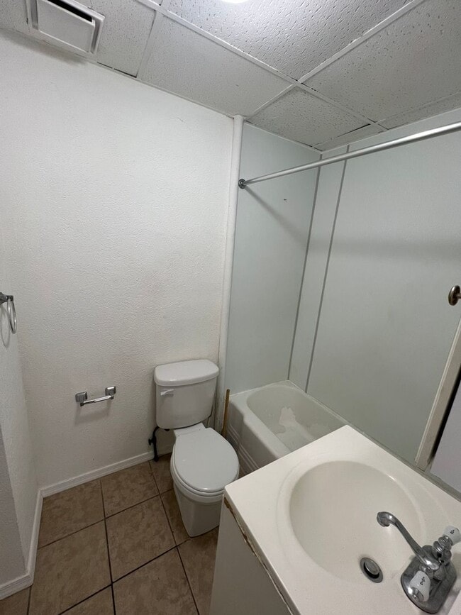 Building Photo - 543 N 7th St