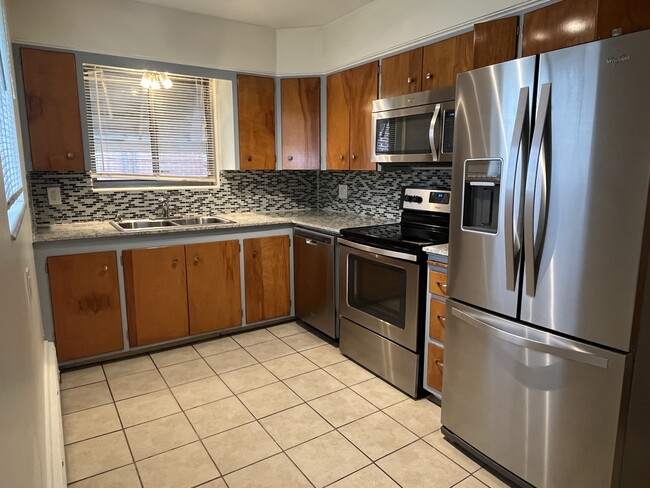 Building Photo - 973 W 300 N