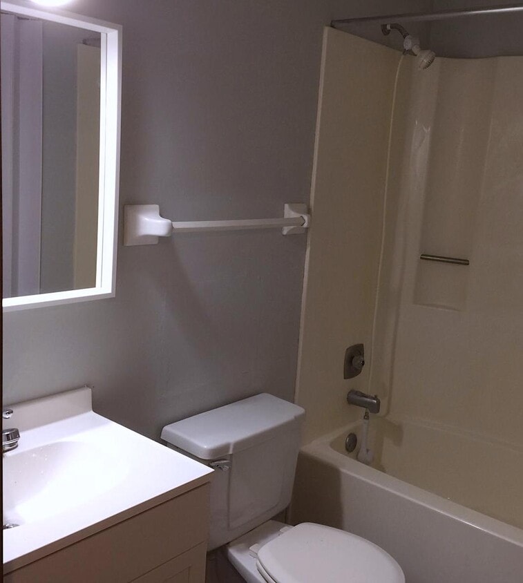 Primary Photo - 121 S Washington Ave